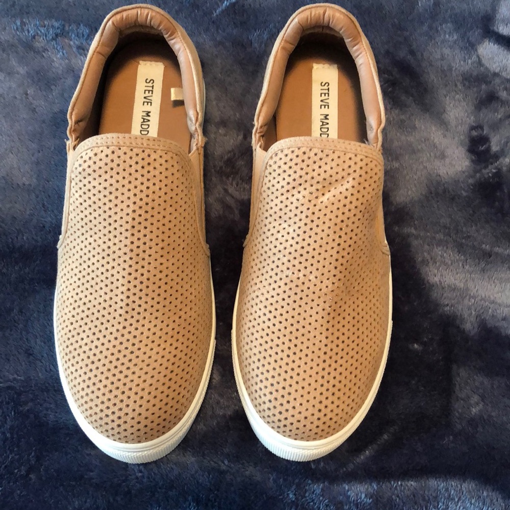 Steve Madden nude slip on sneaker.